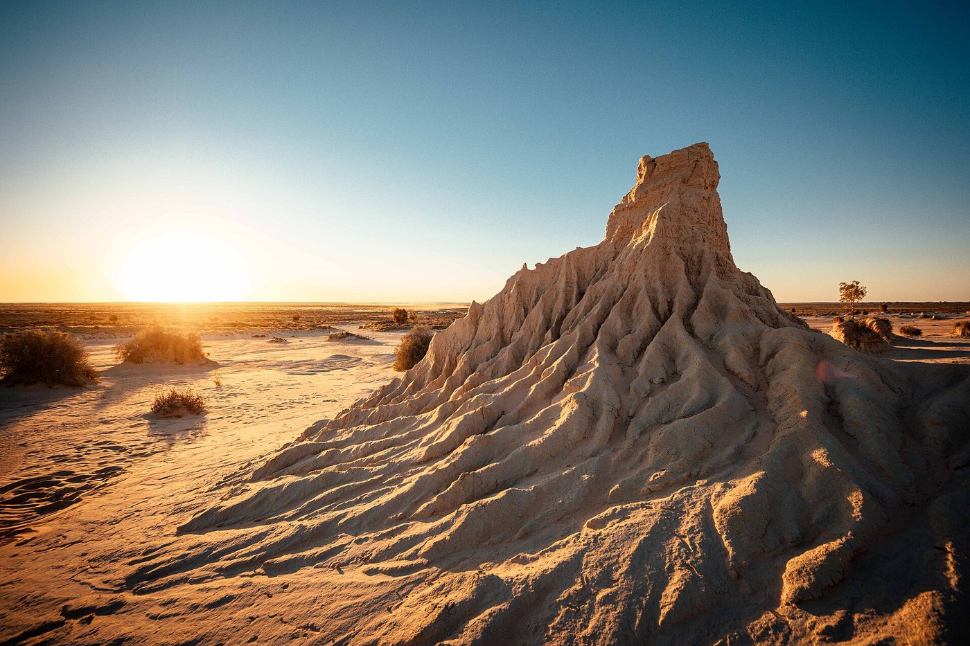 Lake Mungo: The Oldest Known Cremation on Earth, and Why It Was Reburied