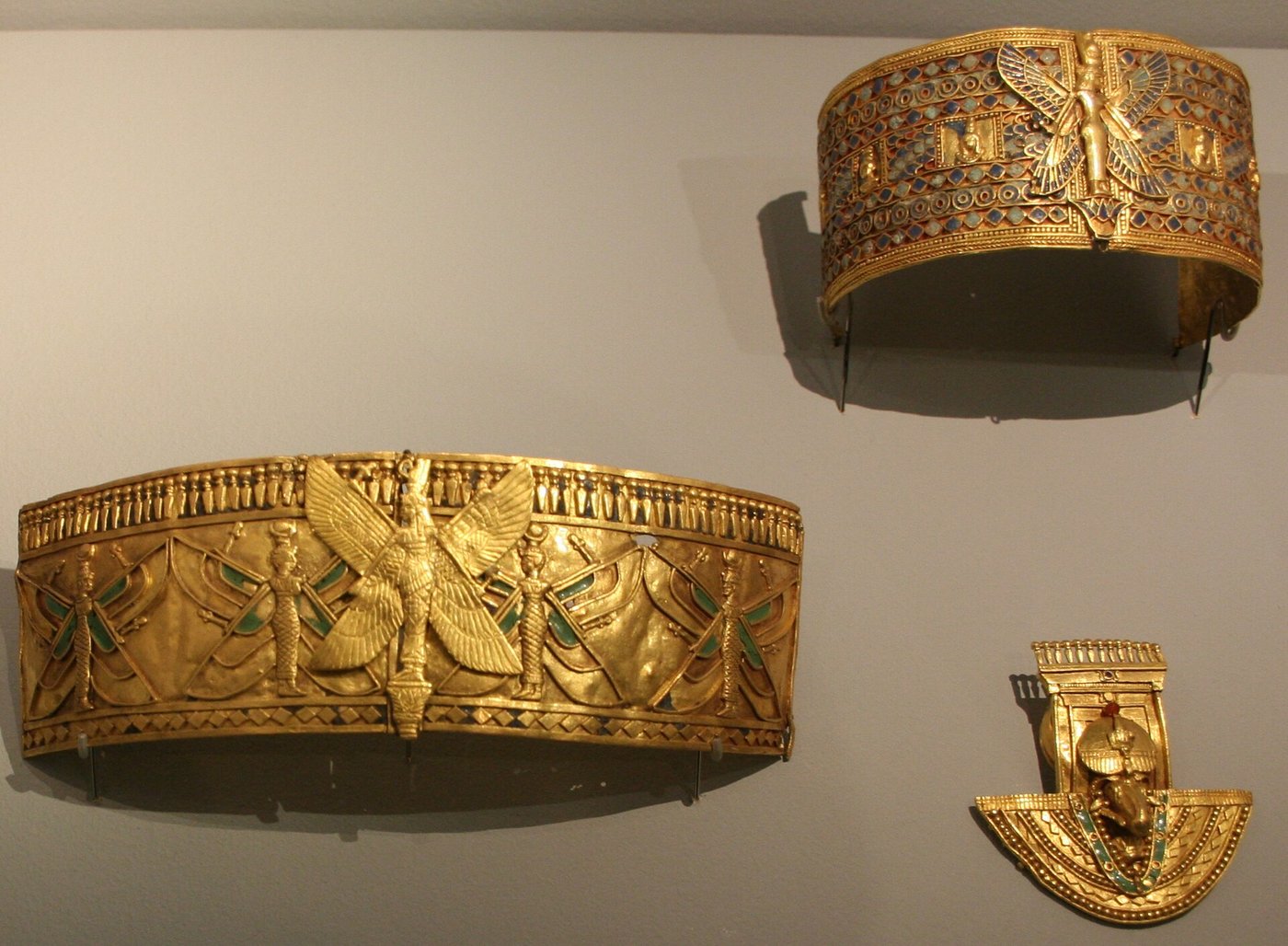 Gold jewellery of the Kushite queen Amanishakheto: bracelets, rings and amulets with fine granulation