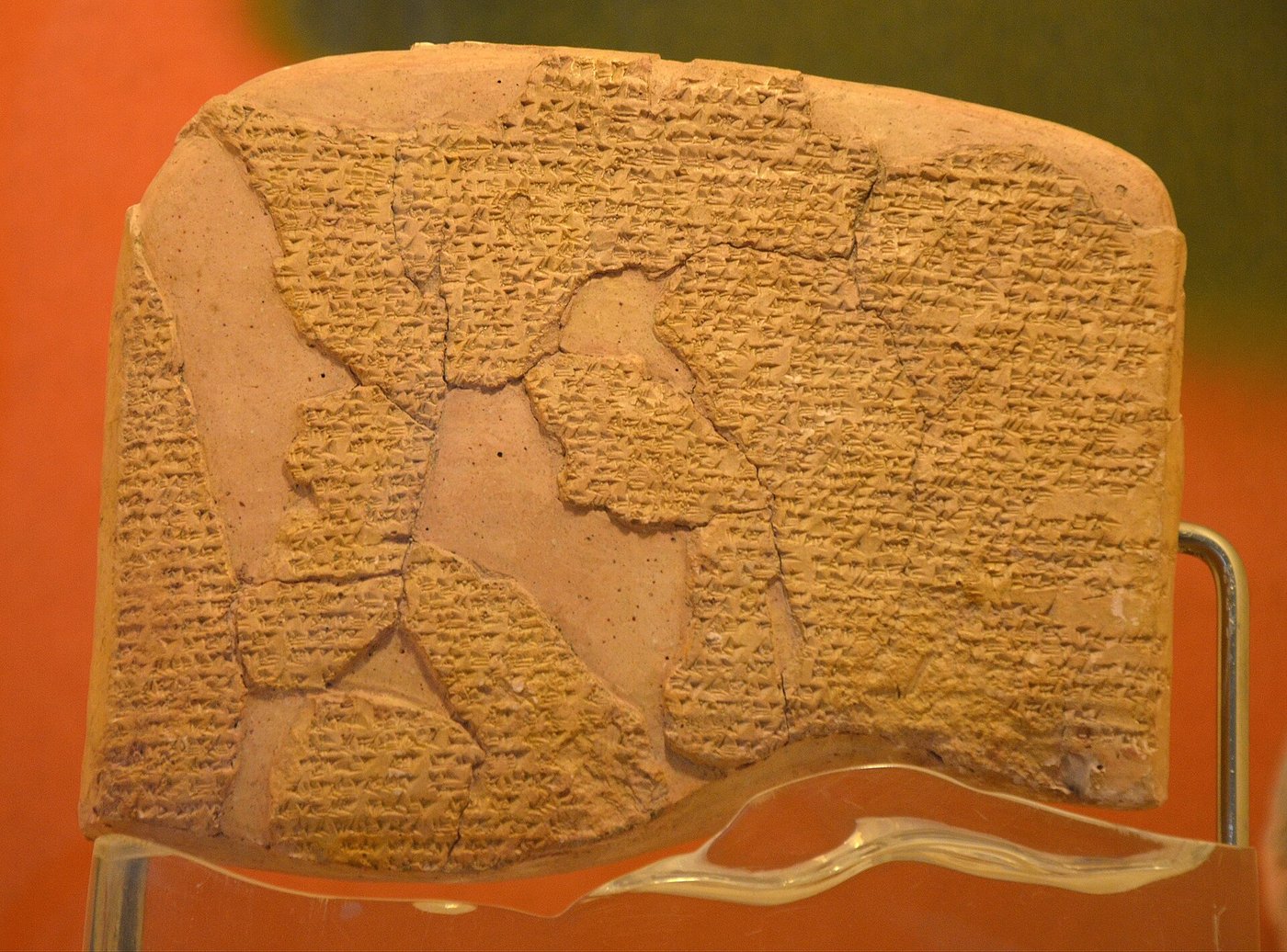A broken clay tablet densely covered in cuneiform wedge-writing, the Hittite copy of the Treaty of Kadesh, in a museum case