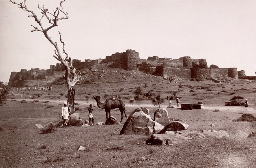 Nineteenth-century photograph of the fort of Jhansi on its rocky hill