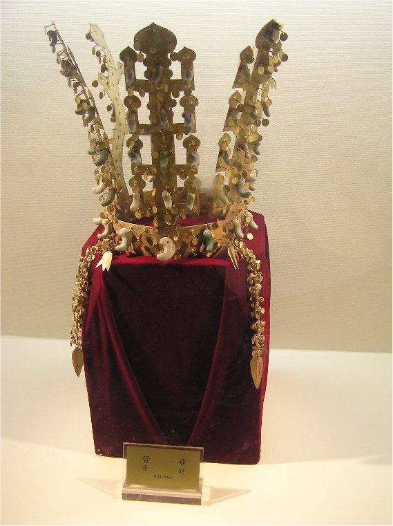 A tall Silla gold crown with tree-shaped and antler-shaped uprights, hung with curved jade ornaments