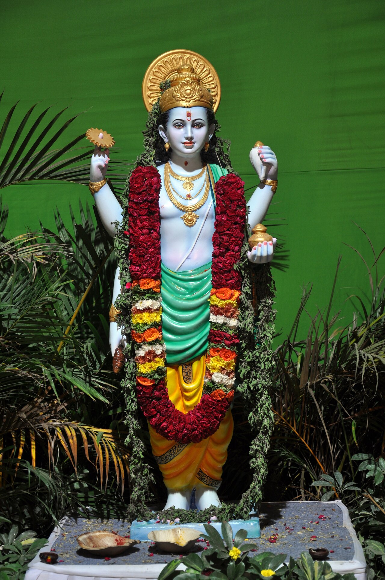 A depiction of Dhanvantari, the figure associated with Ayurveda and Sushruta's teaching lineage