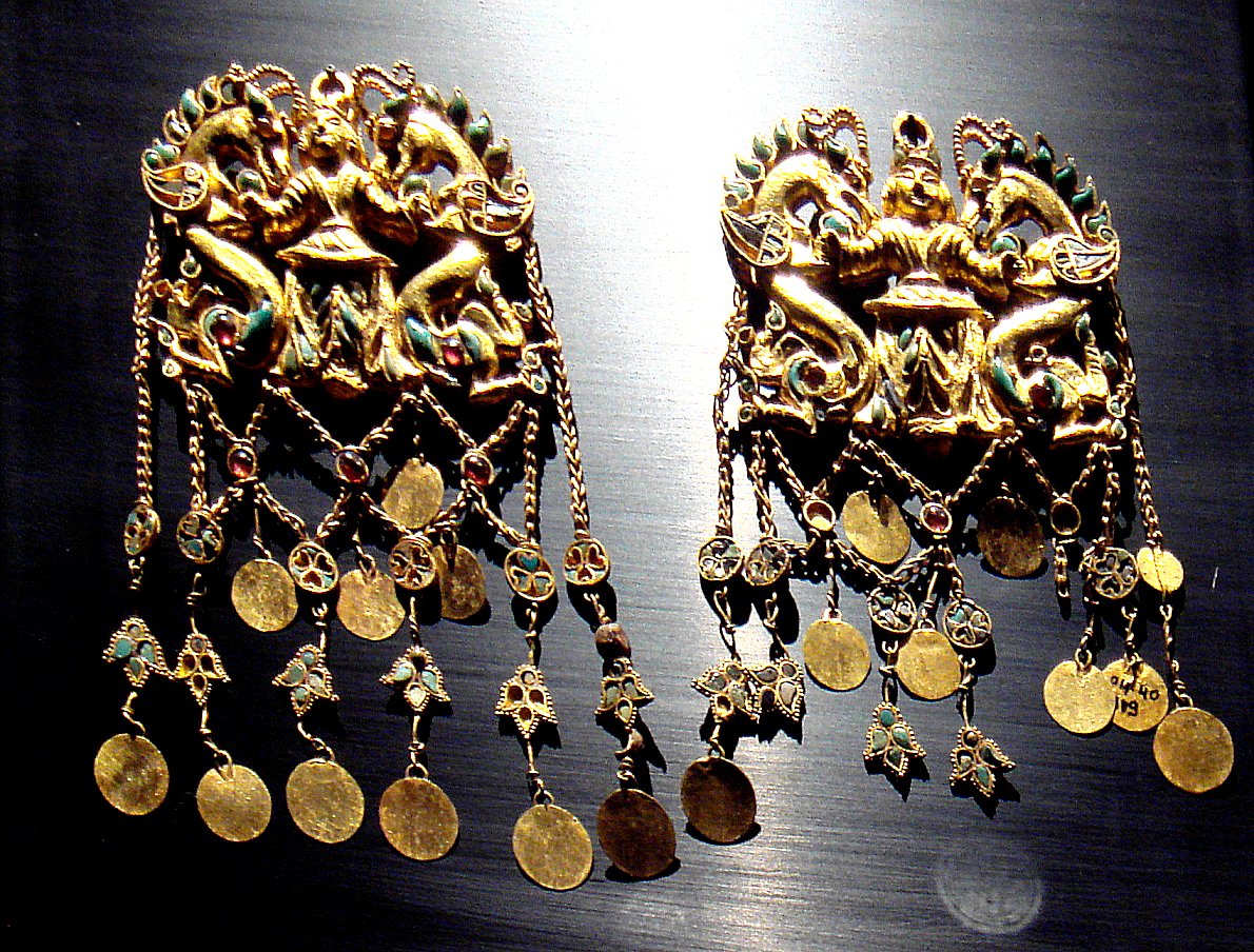 Gold clasp from Tillya Tepe showing a figure flanked by two rearing dragons