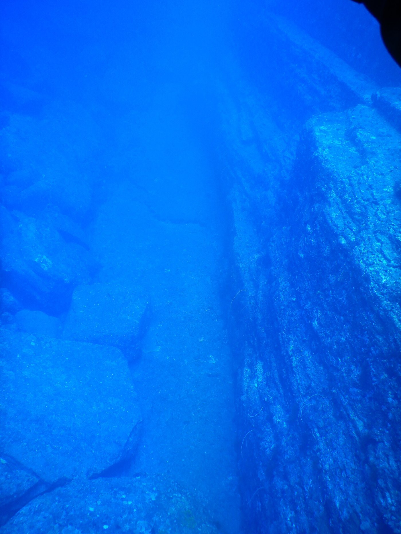 A curved ledge and low wall-like feature at the Yonaguni Monument that Kimura named the loop road